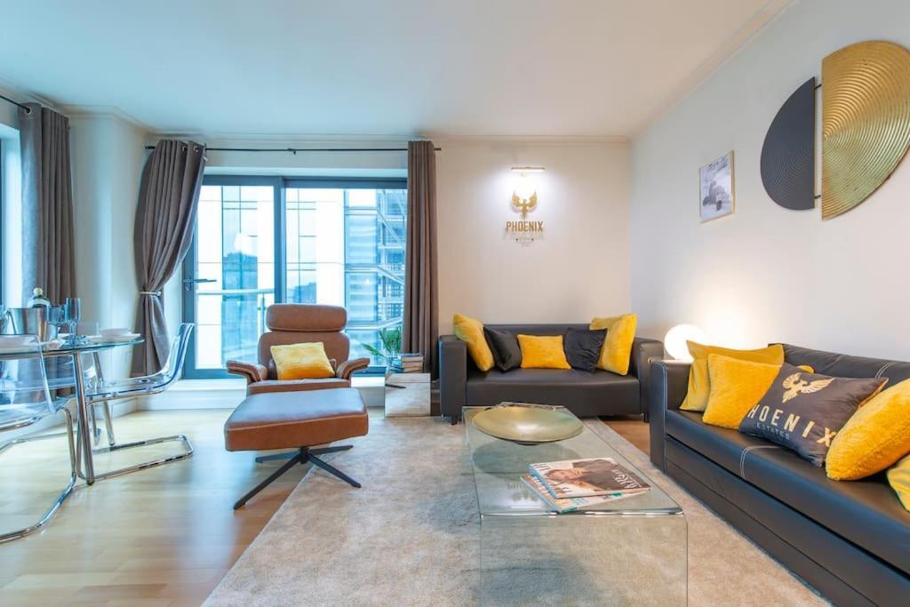 24hr Concierge, Gym, Pool, Museum, Shopping Centre Londen