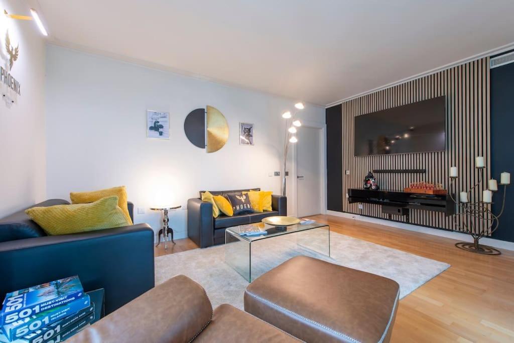 24hr Concierge, Gym, Pool, Museum, Shopping Centre * Londen