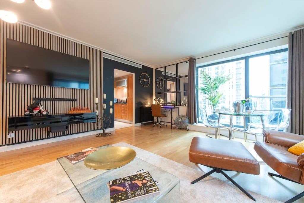 24hr Concierge, Gym, Pool, Museum, Shopping Centre Londen